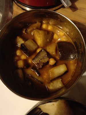 From the roti menu: 'mix of chickpeas and aubergine stewed in a curry-masala sauce' at Dabba Dinner in Nijmegen