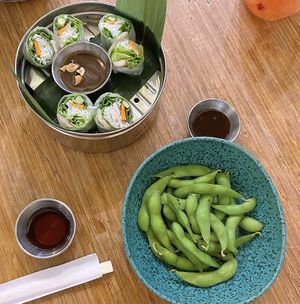 Rollito tradicional vietnamita
de papel de arroz relleno de verduras frescas, albahaca
thai.  at La Vietnamita in Barcelona