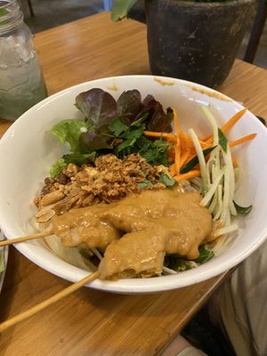 Noodle bowl with heuro plant based skewers  at La Vietnamita in Barcelona