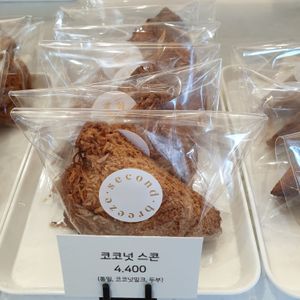 coconut scone at Second Breeze in Bucheon