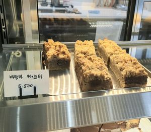 Chestnut cake bar at Second Breeze in Bucheon