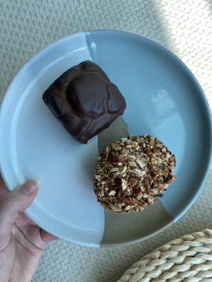 Chocolate pound cake and banana, caramel pecan cake  at Jigu Bakery - 지구제과 in Seoul