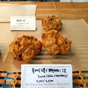 scones at Jigu Bakery - 지구제과 in Seoul