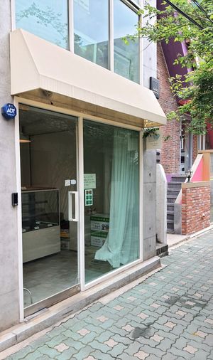 exterior of location - entrance at Jigu Bakery - 지구제과 in Seoul