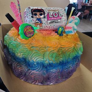 Custom Cake at Yumz in South Salt Lake