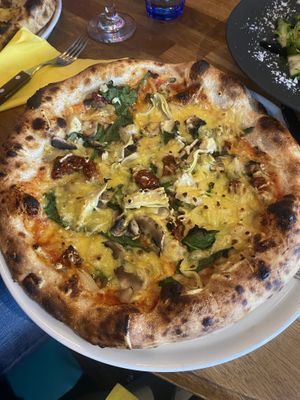 La Vegeteriana pizza with vegan cheese (on request)  at Byron's in Port Erin