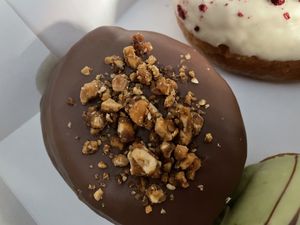 De cacahuete at Bungnuts vegan Doughnuts. in Barcelona