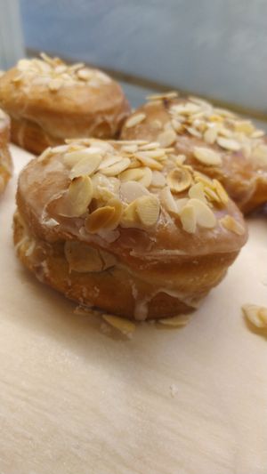 Berlina rellena de crema de turrón y cobertura de almendras tostadas at Bungnuts vegan Doughnuts. in Barcelona