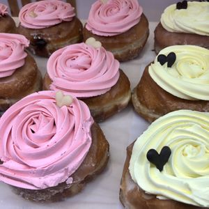 Sant Jordi Doughnut Roses  at Bungnuts vegan Doughnuts. in Barcelona