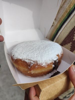 Relleno de chocolate at Bungnuts vegan Doughnuts. in Barcelona