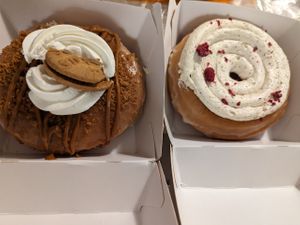 Apple-filled on the left; pistachio cream on the right at Bungnuts vegan Doughnuts. in Barcelona