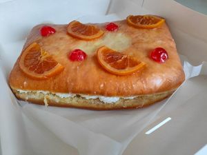 Coca de nata de Sant Joan at Bungnuts vegan Doughnuts. in Barcelona