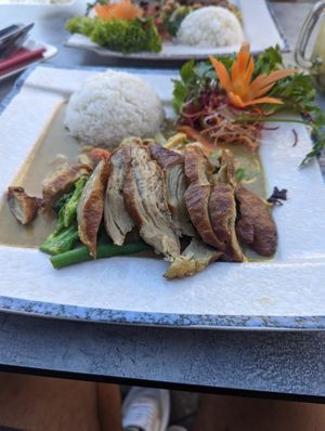 Vegane Ente mit Erdnuss-Kokos-Soße at My Hao in Nuremberg