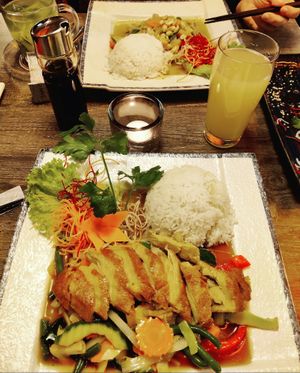 Veganes Huhn mit Erdnusssauce und vegane ente mit Sojasauce  #Veganuary at My Hao in Nuremberg