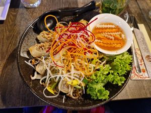 Reisnudeln mit vietnamesischen Frühlingsrollen at My Hao in Nuremberg