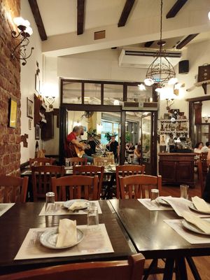 Live Greek Music at The Rouga in Thessaloniki