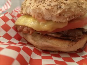 Hamburguesa Golosa con lechuga at La Golosa Vegan Vurger - Gracia in Barcelona