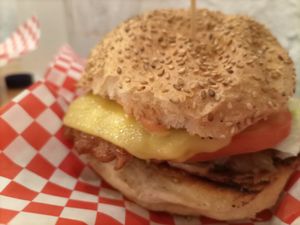 Hamburguesa Golosa con lechuga at La Golosa Vegan Vurger - Gracia in Barcelona