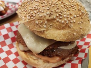 Onion ring at La Golosa Vegan Vurger - Gracia in Barcelona