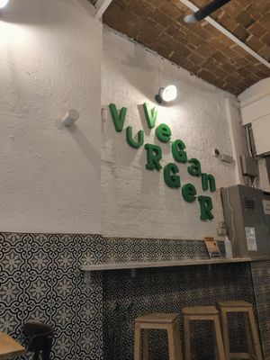 Cozy inside at La Golosa Vegan Vurger - Gracia in Barcelona