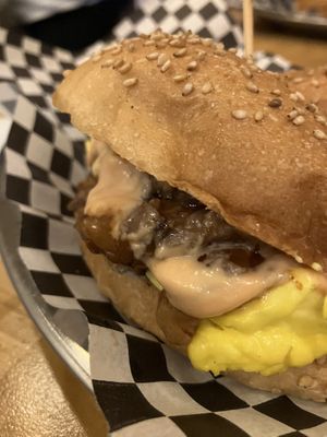 Hamburguesa con quesos veganos  at La Golosa Vegan Vurger - Gracia in Barcelona