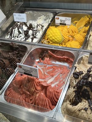 Mango 🥭   at DaVinci Gelato in Mykonos