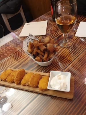 Morros vegans i els nuggets amb veganesa at La Lila in Sant Quirze Del Valles