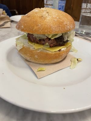 Hamburguesa Escarlata  at La Lila in Sant Quirze Del Valles