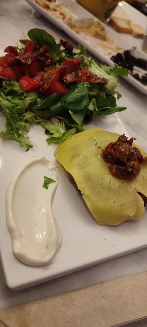 Hamburguesa al plat at La Lila in Sant Quirze Del Valles