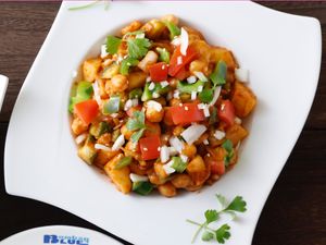 Aloo Chaana Chaat Salad  at Bombay Sizzlers  in Tokyo