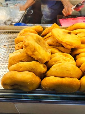 Salted buns at Delisnacks 德利食 - Queen Street in Central Singapore