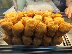 Butterfly buns at Delisnacks 德利食 - Queen Street in Central Singapore