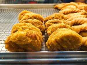 Yummy at Delisnacks 德利食 - Queen Street in Central Singapore