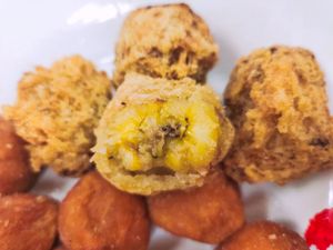 Banana balls at Goreng Pisang 四馬路 Queen Street in Central Singapore