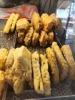 Items available at Goreng Pisang 四馬路 Queen Street in Central Singapore