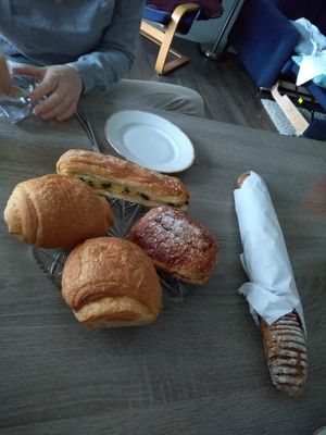 Pain suisse, two pain au chocolat, a pastry filled with hazelnut and chocolate (verry tasty) and a great walnut baguette at Au Petit Artisan in Strasbourg