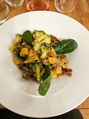 Gnocchis de courge, tomates confites, épinards et brocolis at Les Bacchanales in Nancy