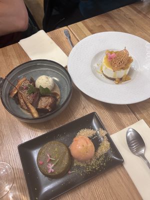 Fondant à la pistache (vegan) / cheesecake / gâteau de noix (vegan)  at Les Bacchanales in Nancy