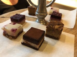 Lekker vegan gebak van SUE (https://sue-food.nl/) at Grand Cafe Cornelis in Epe