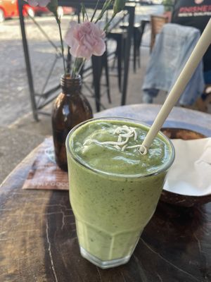 Green Palma smoothie is delicious (+ pea protein) at ONO in Puerto Vallarta