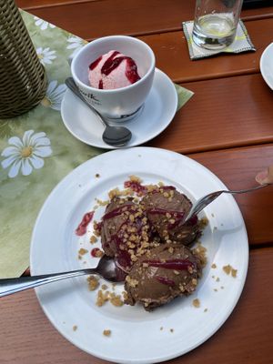 Vegan Strawberry ice cream and chocolate mousse   at Alte Kuchl in Regensburg