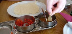 Poppadums with vegan mango dip and tomato/onion dip at Bombay Masala in Fuerteventura