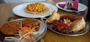 Onoin bahji, vegetable samosa, vegetable pakora, chickpea puri at Bombay Masala in Fuerteventura