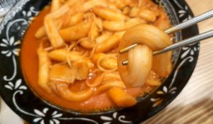 Vegan Mara Tteokbokki - with extra Bunmoja 분모자 noodles at Cow Tteokbokki  in Seoul