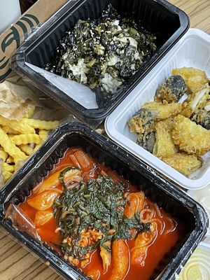 To go or delivery availble  at Cow Tteokbokki  in Seoul