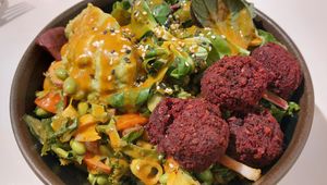  at MALOA Poke Bowl in Leipzig