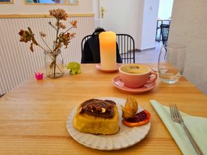 Cinnamon bun at Sakura in Berlin
