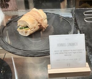 hummus sandwich at Sakura in Berlin