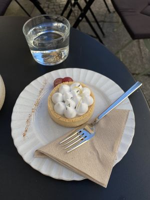 Lemon meringue tart   at Sakura in Berlin