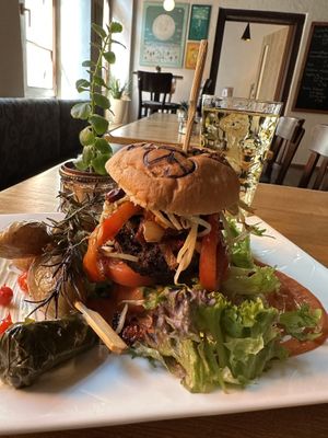 Einsteiger-Burger mit Rosmarin-Kartoffelspieß  at DieDa Im WeinGut in Bad Duerkheim